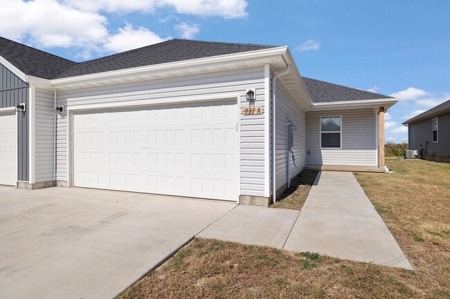 Building Photo - Newly built 3 bedroom duplex- Aurora, MO