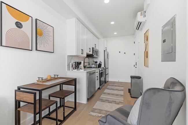 Photo - 1726 H St NE Unidad ID1037751P