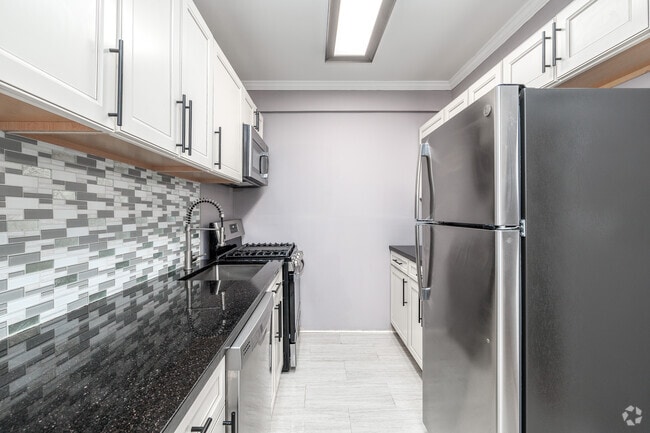 1 habitación, 1 baño - 800 pies cuadrados - Cocina - Commodore Apartments