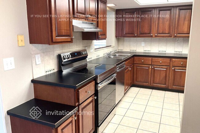 Photo - 312 48th St W