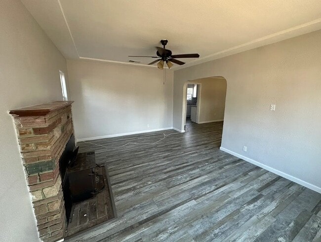Photo - 1325 W Fountain Way