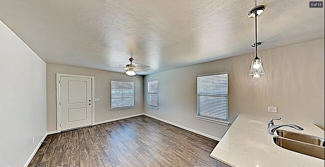 Photo - 405 Summit Ridge Dr