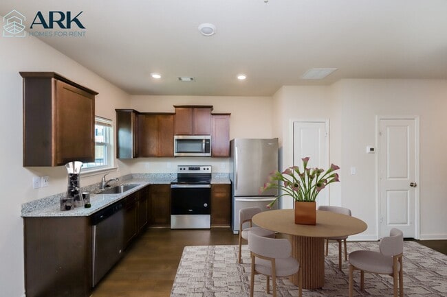 Photo - 1210 Highwood Ln