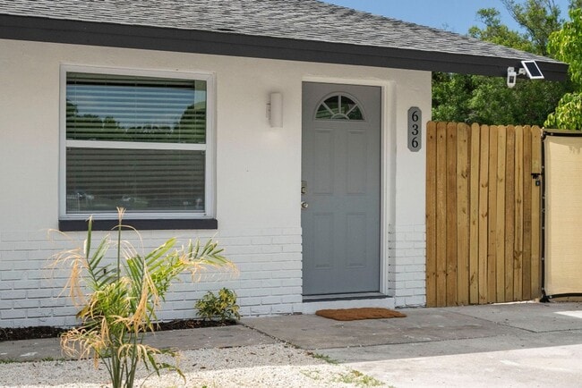 Building Photo - Stylish Tranquil duplex - Near Belleair Beach