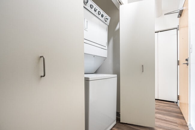 2BR, 1BA - 1,350SF - In-Unit Laundry