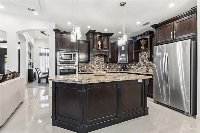 Photo - 18 Linva Ave