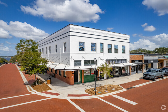 Building Photo - 792 W Montrose St Rental