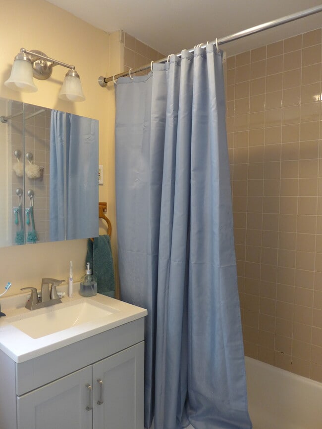 Photo - 828 Parker St Unidad 3