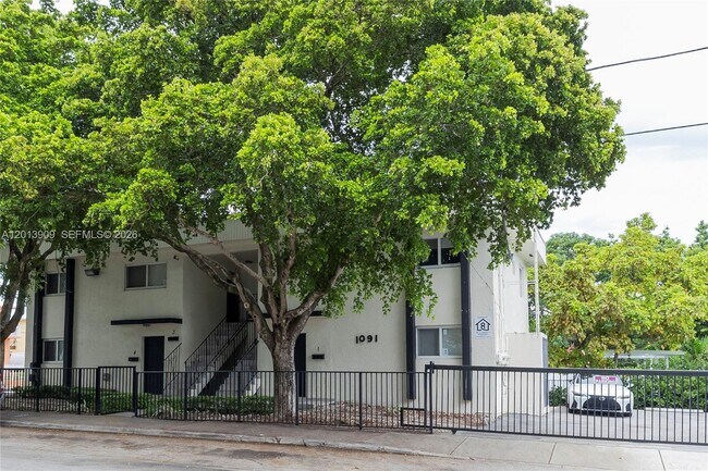 Building Photo - 1091 SW 4th St Unit 1