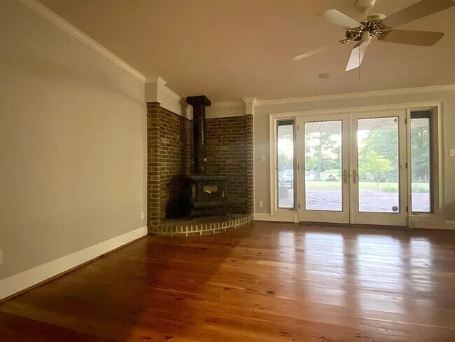 Photo - 2760 Louisville Rd