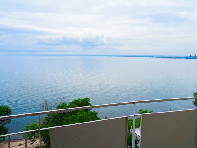 Direct Million dollar Lake views