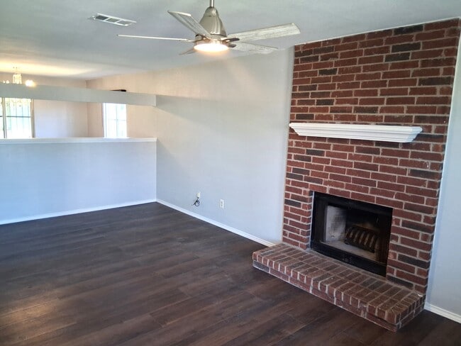 Photo - 4914 Parkwood Dr