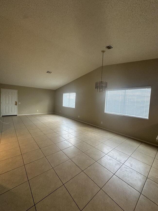 Photo - 41423 Adams St