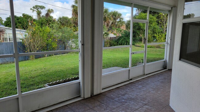 Photo - 475 Abello Rd SE