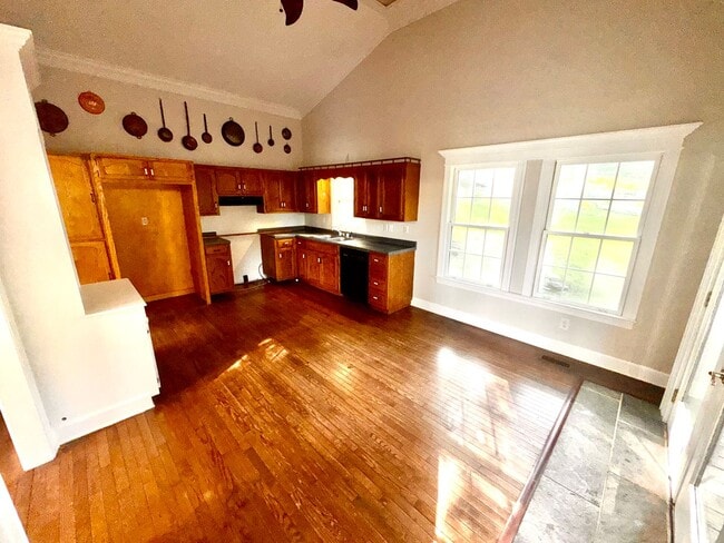 Photo - 3 Bedroom Guntersville Home For Rent