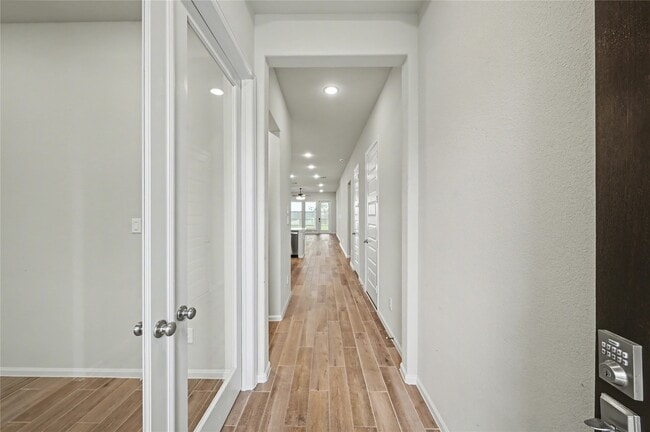 Photo - 31527 Splitting Willow Ln