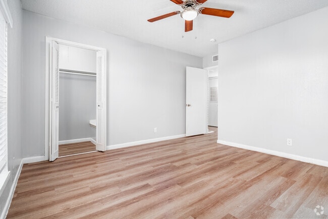 2BR, 2BA - 1000SF - Bedroom 2