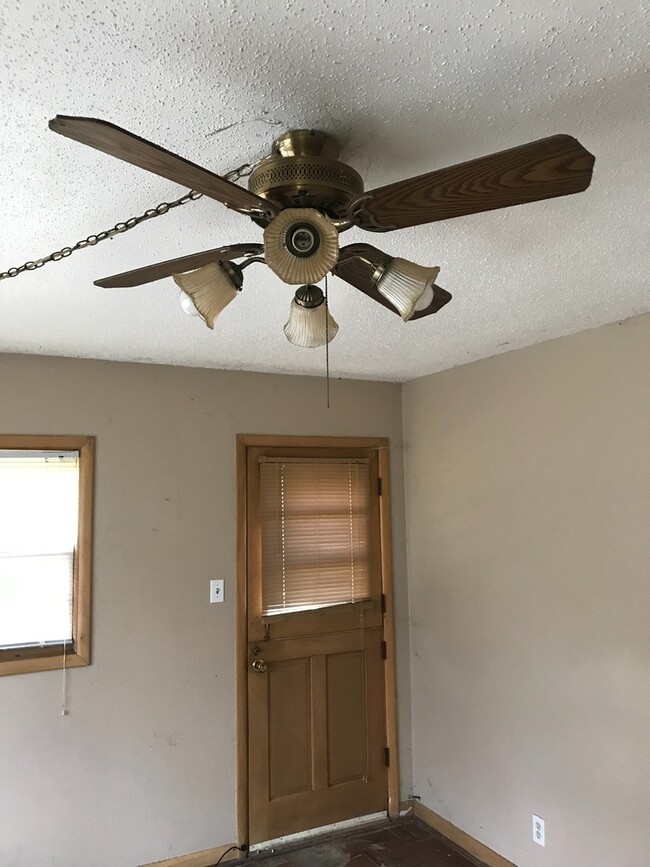 Building Photo - 1002 Easton Ave Unit 1002 Rental