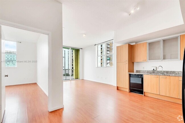 Building Photo - 1350 NW 8th Ct Unit B1-6 Rental