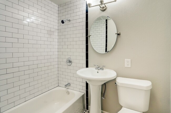 Photo - 2647 Greenbriar Dr Unit 4