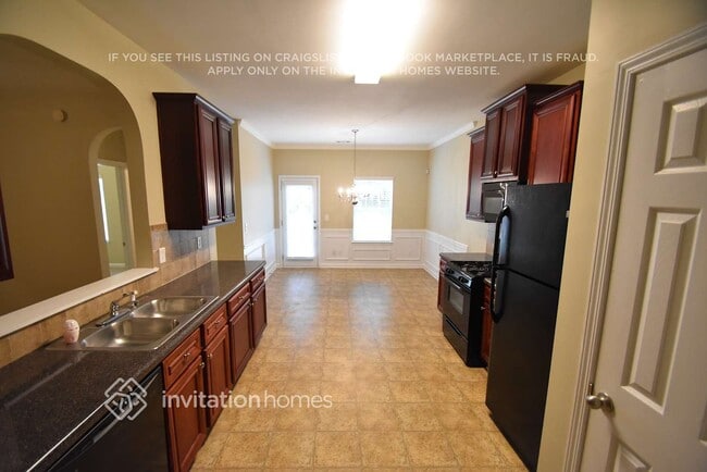 Photo - 70 Silver Willow Walk