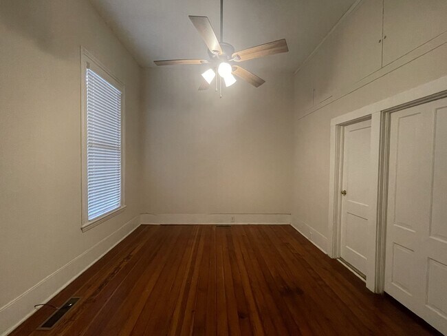 Photo - One Bedroom Apartment Off of Tattnall Squa... Unit 2