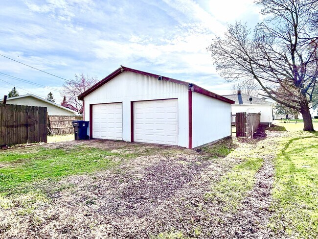Photo - 222 S 2nd St