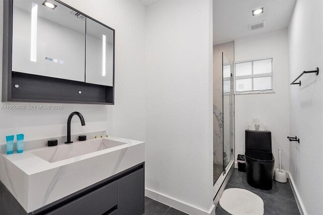 Photo - 270 NW 41st St