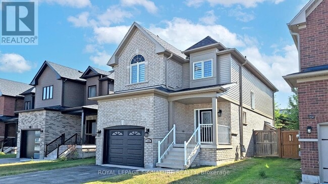 Photo - 138 Sun King Crescent