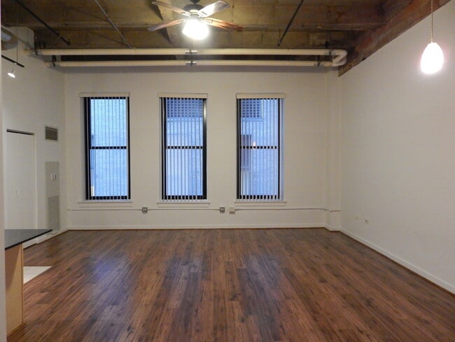 Photo - 20 N State St Unidad 406