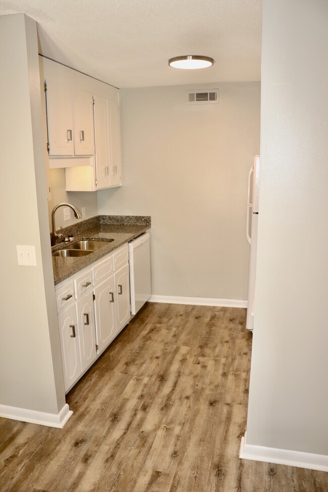 Kitchen - 300 Apache Dr Apartamentos Unidad 4C