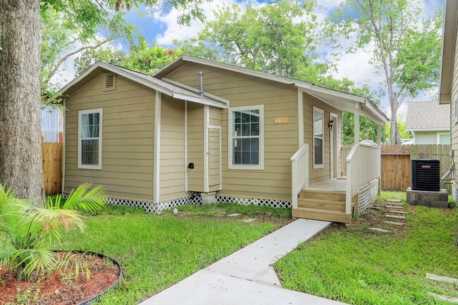 Building Photo - 7112 1/2 Avenue L Rental