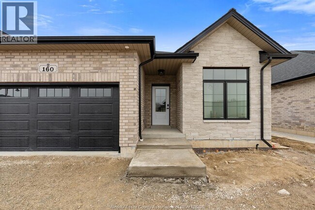 Photo - 160 McLellan Ave