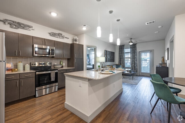 2 habitaciones, 2 baños, 975 pies cuadrados, cocina y comedor