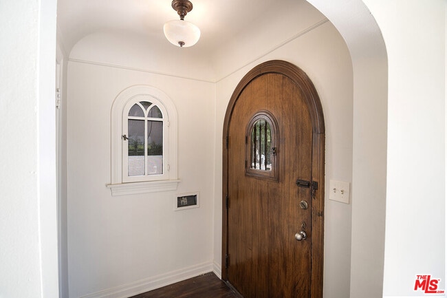 Photo - 121 S Poinsettia Pl