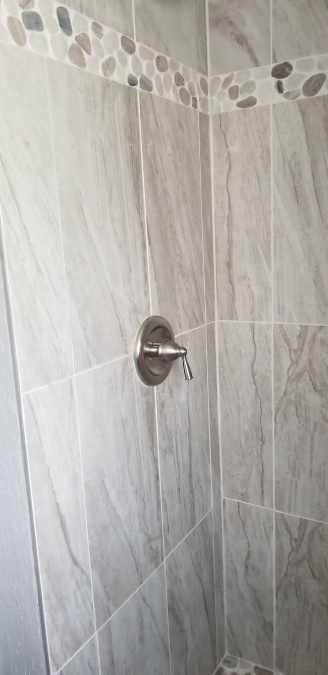 Building Photo - 2220 Cooper Ave Unit 2220