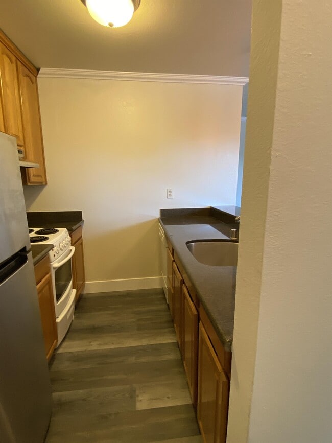 Photo - 280 Stonegate Cir