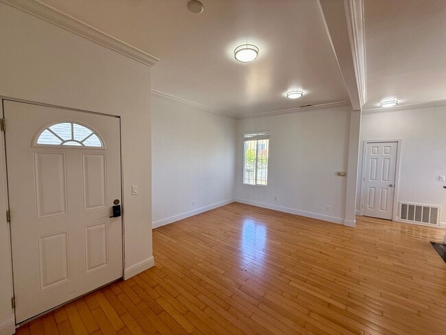 Photo - 2068 McAllister St Unit 2068