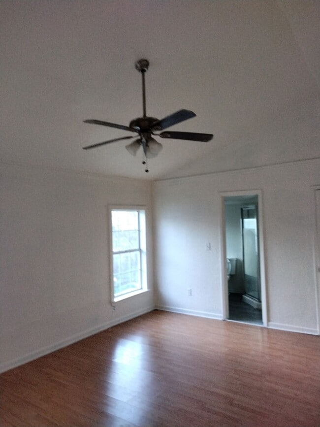 Photo - 811 E 10th St