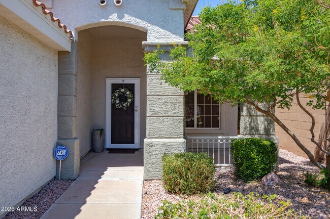 3226 E Wahalla Ln