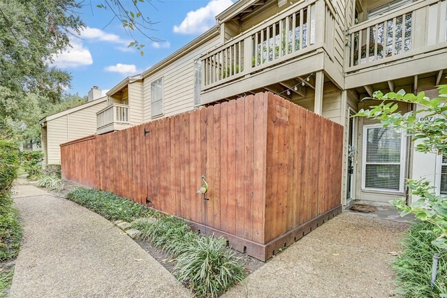 Photo - 2100 Tanglewilde St