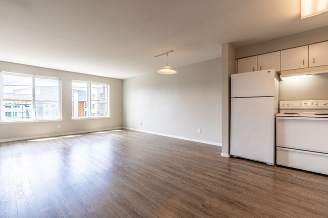 Photo - 1800 Eastlake Apts (Scenic)