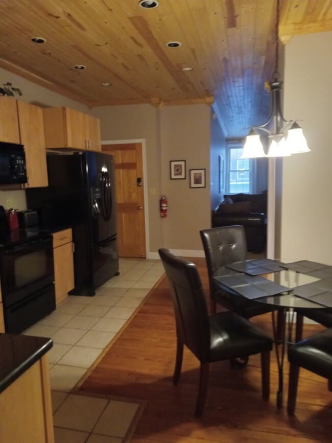Photo - 213 W 4th St Unidad 2