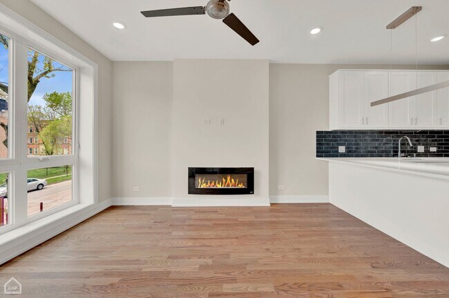 Photo - 4607 S St Lawrence Ave Unit 2