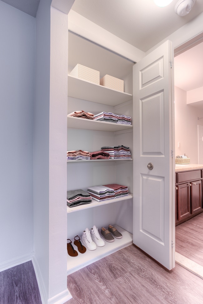 Linin Closet