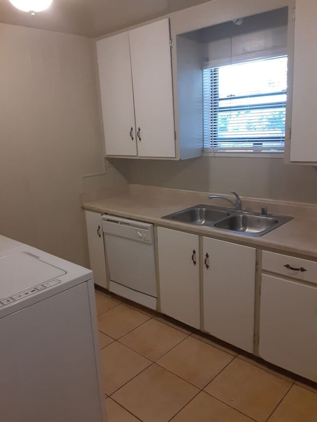 Photo - 1206 Broadway St Unit 1206 B