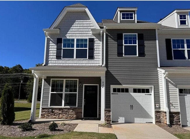 Building Photo - 824 Pryor St