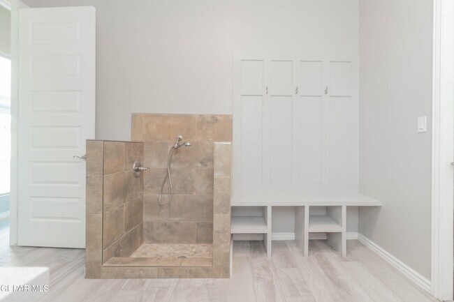 Photo - 864 Lemington St