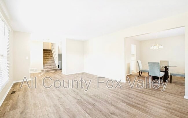 Photo - 142 Warwick Dr