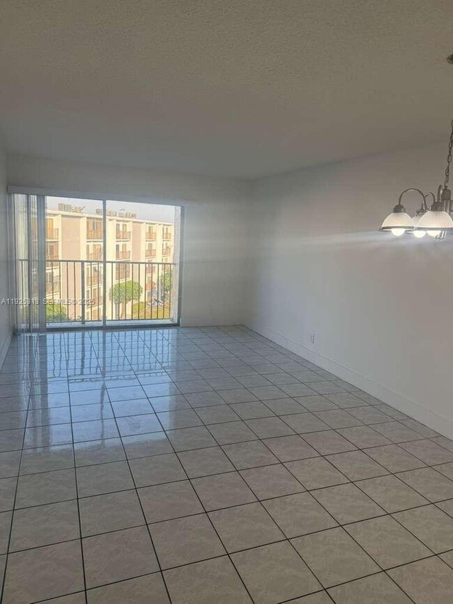 Photo - 8700 N Sherman Cir Unit 503